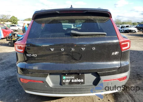 2024 Volvo Xc40 Core z USA, uszkodzony, nr VIN YV4L12UK2R2336331